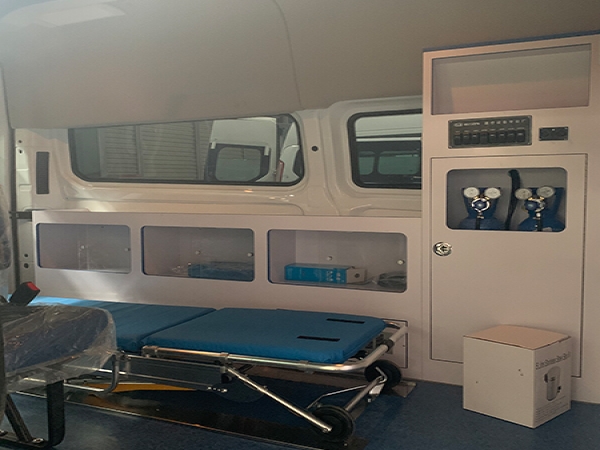 大通非急救轉運車