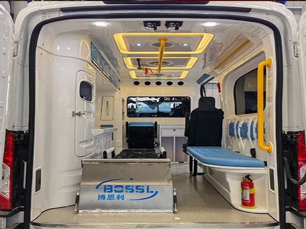 進(jìn)口福特四驅(qū)救護(hù)車