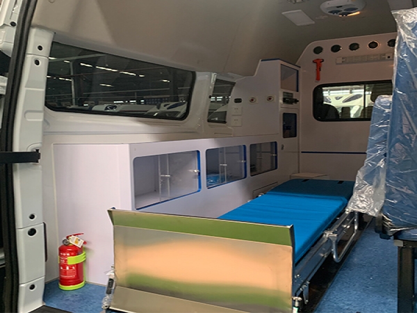 大通非急救轉運車