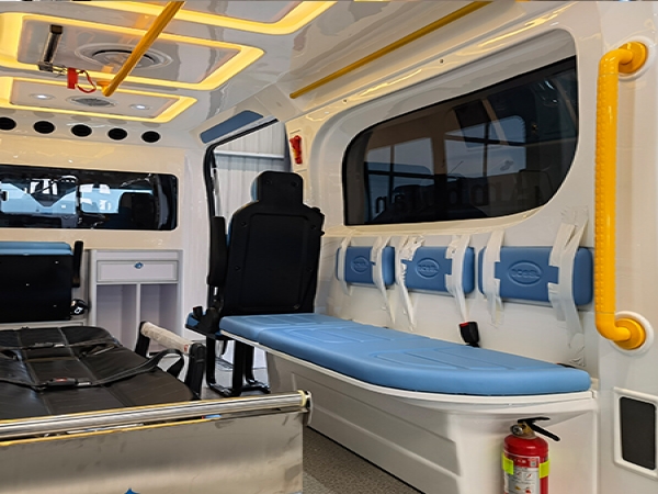 進(jìn)口福特四驅(qū)救護(hù)車