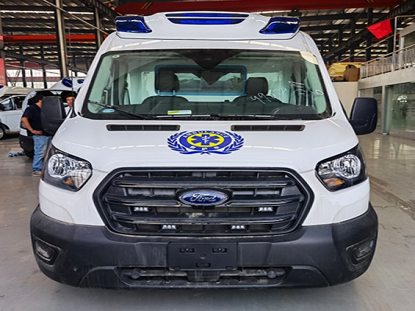 進(jìn)口福特四驅(qū)救護(hù)車