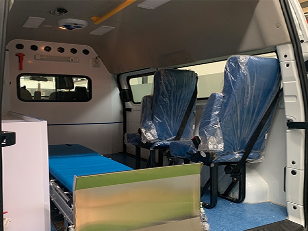 大通非急救轉運車