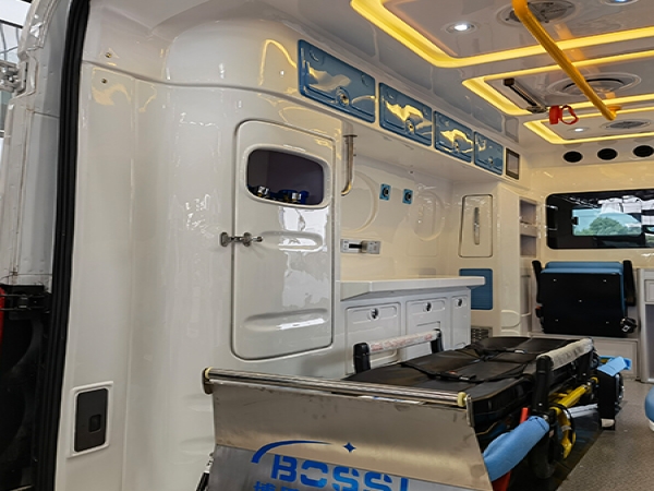 進(jìn)口福特四驅(qū)救護(hù)車