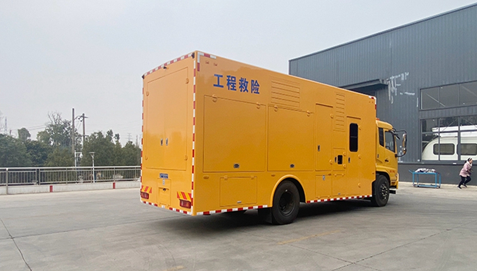 東風天錦3000方排水車（休息室）