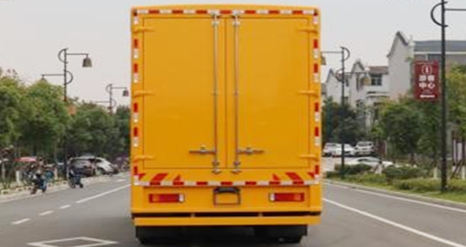 東風(fēng)天龍前四后八電源車(chē)1000KW